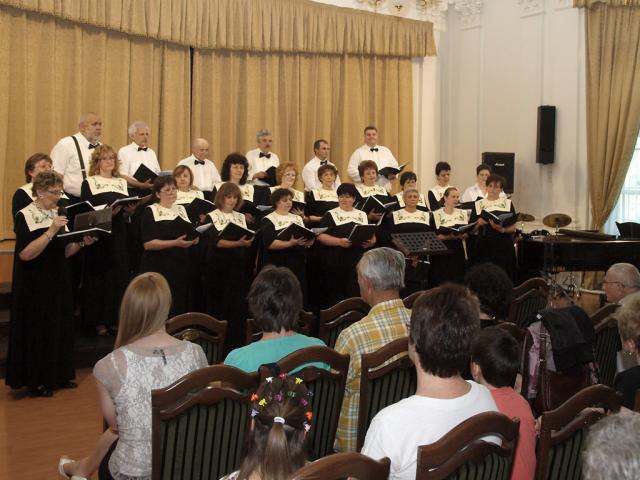 szmkoruscnenekegy2012007