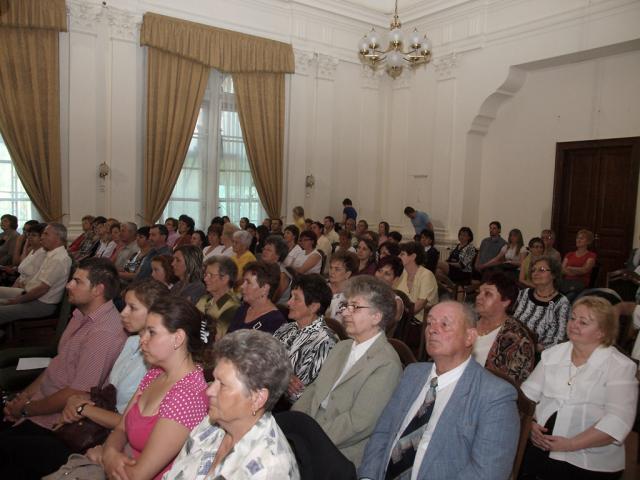 szmkoruscnenekegy2012008