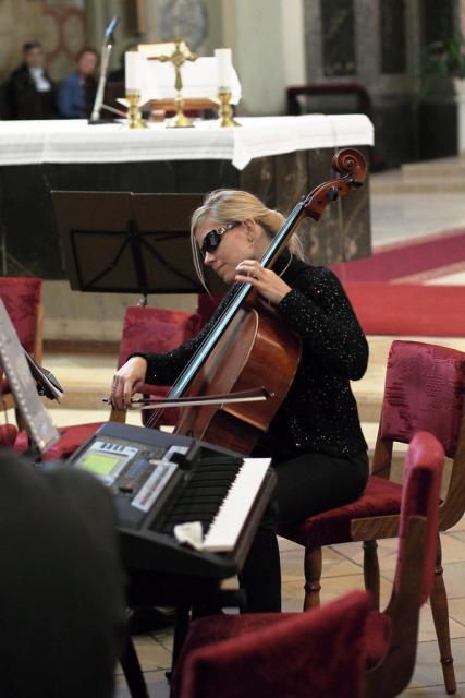 szszzenekarp2013039