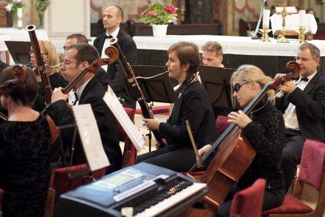 szszzenekarp2013051