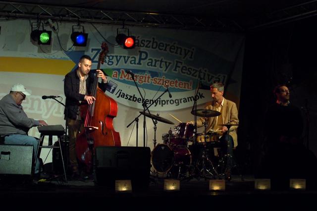 zpfjazz2014083